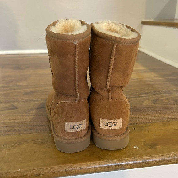 Classic Short Uggs size 8 - Picture 5 of 5
